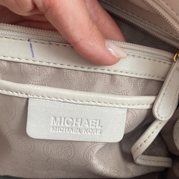 Michael Kors Ivory quilted shoulder bag - Picture 12 of 15